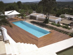 Terrasse de piscine en ipé coupe diagonale à Fayence (Var 83)