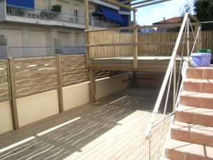 Terrasse bois en pin autoclavé avec différents niveaux et palissade assortie à Nice (alpes maritimes 06)