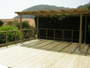 Terrasse en pin autoclavé avec pergola bois couverture cannisse à Eze (alpes maritimes 06)