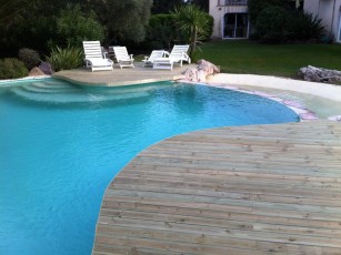 Terrasse de piscine en bois à Fréjus (alpes maritimes 06)