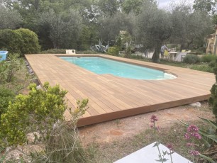 Réalisation d'une terrasse en bois (ipé) autour d'une  piscine à Saint-Cézaire, Alpes Maritimes, 06
